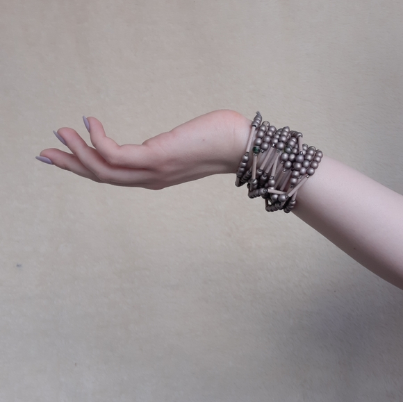 Beaded tan necklace - Picture 4 of 8